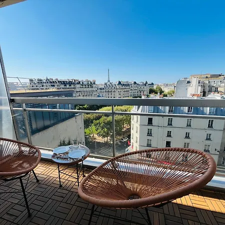 Parisian Elegance With Eiffel Tower View *